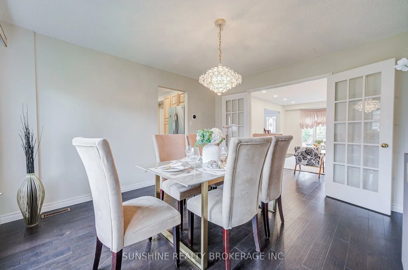 23, Parsborough, Rouge E11, Toronto