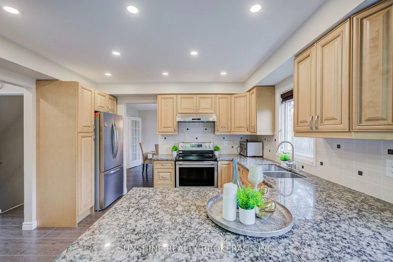 23, Parsborough, Rouge E11, Toronto