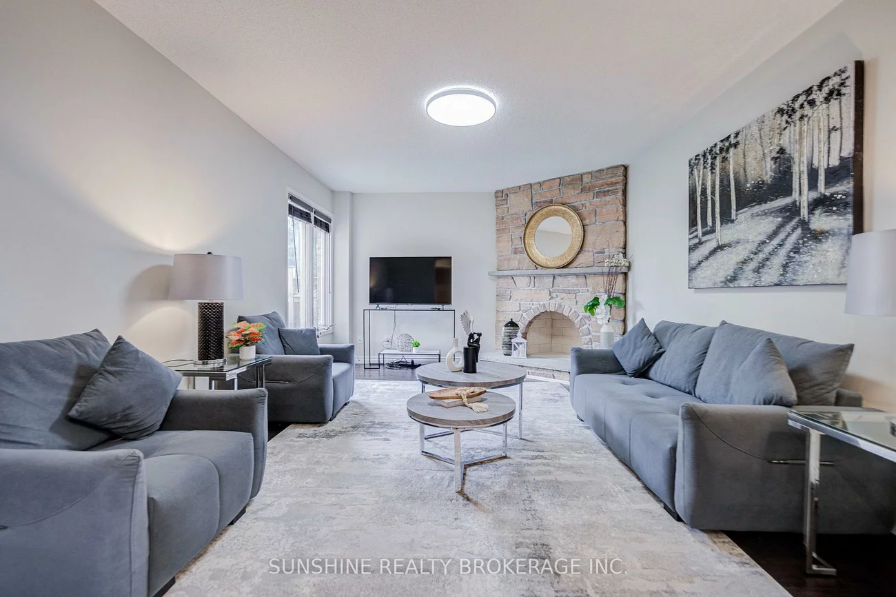 23, Parsborough, Rouge E11, Toronto