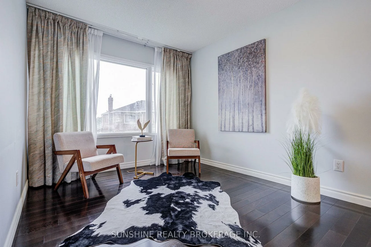 23, Parsborough, Rouge E11, Toronto