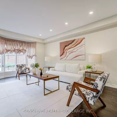 23, Parsborough, Rouge E11, Toronto