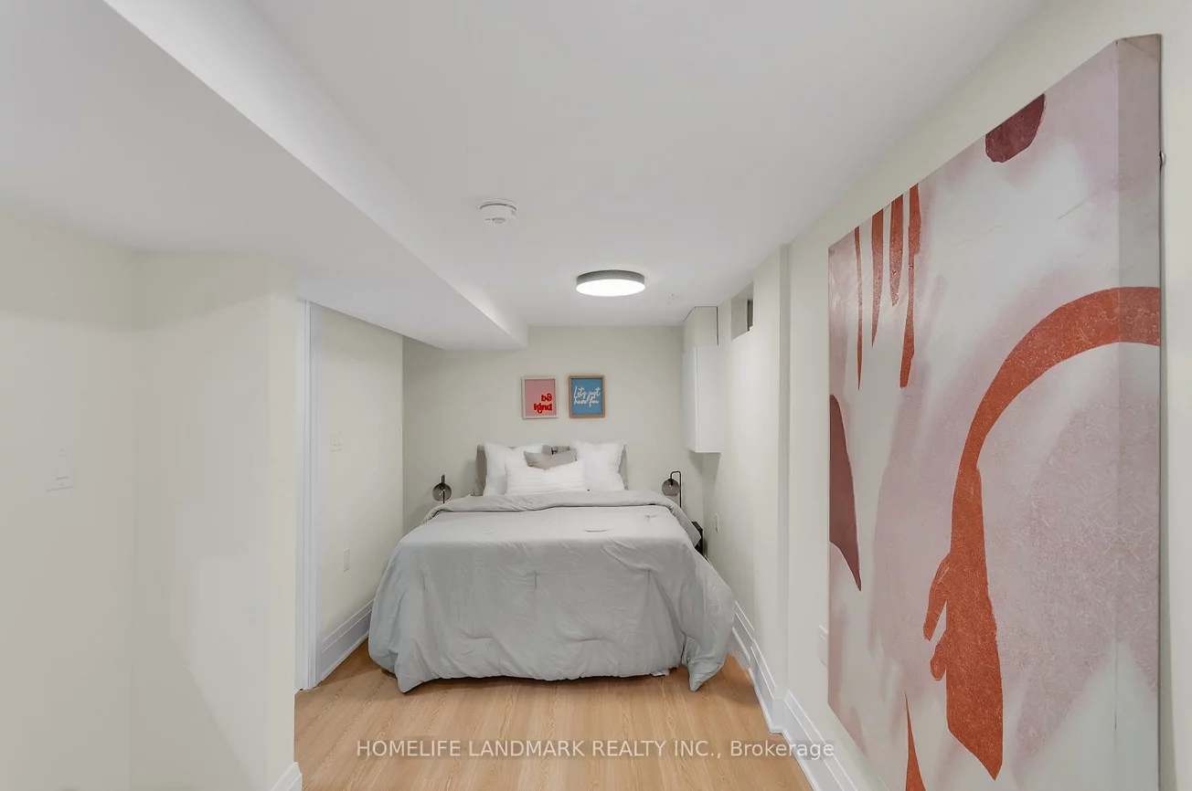 26, Queensdale, Danforth Village-East York, Toronto