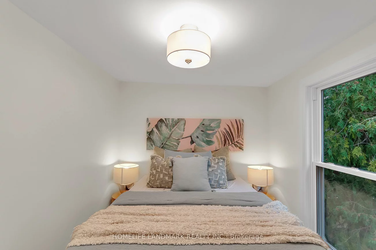 26, Queensdale, Danforth Village-East York, Toronto