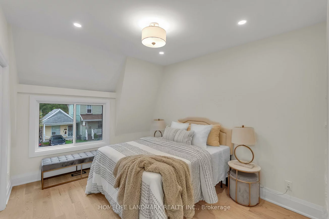 26, Queensdale, Danforth Village-East York, Toronto