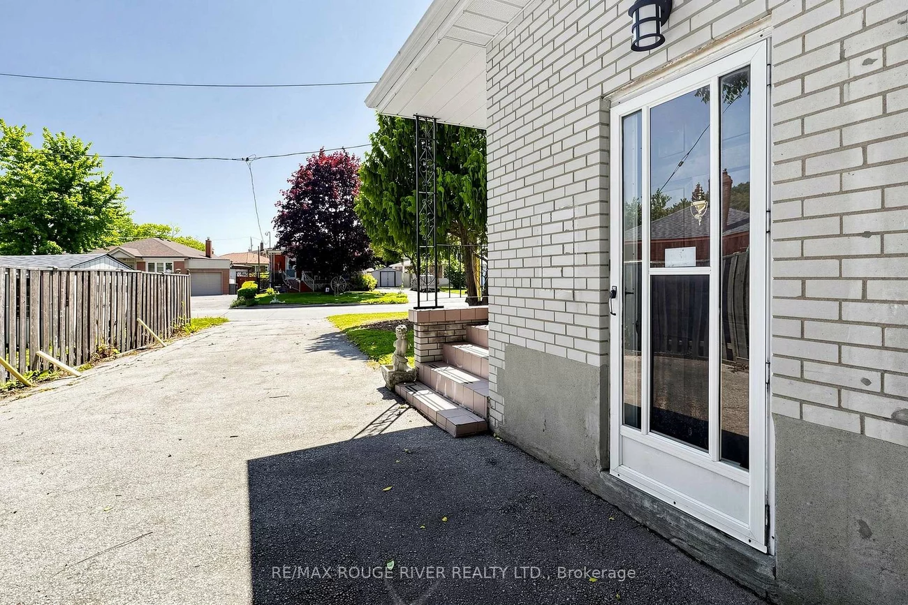 38, Lombardy, Kennedy Park, Toronto