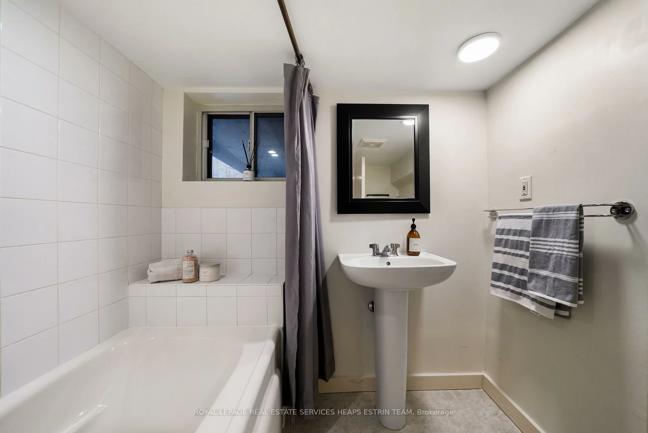 16, Louvain, South Riverdale, Toronto