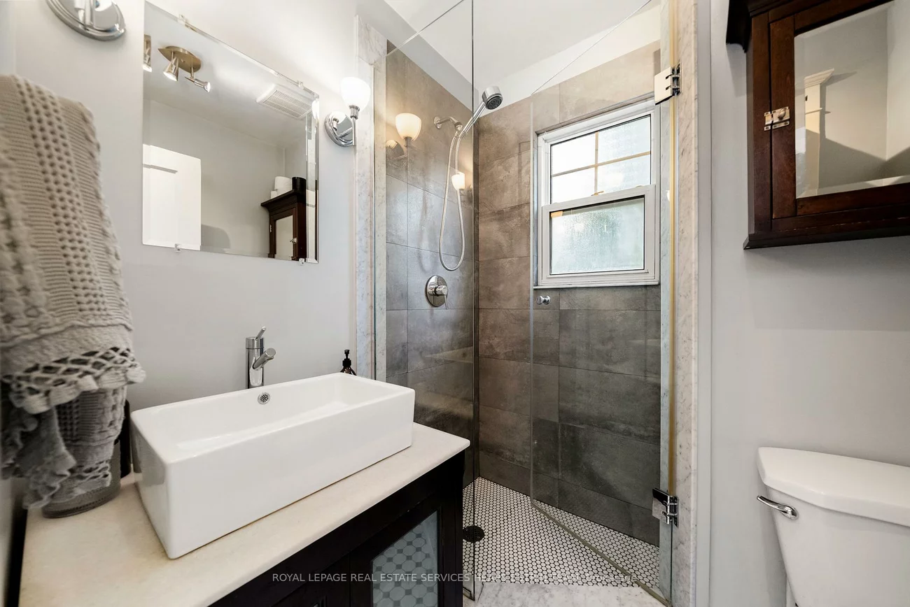 16, Louvain, South Riverdale, Toronto