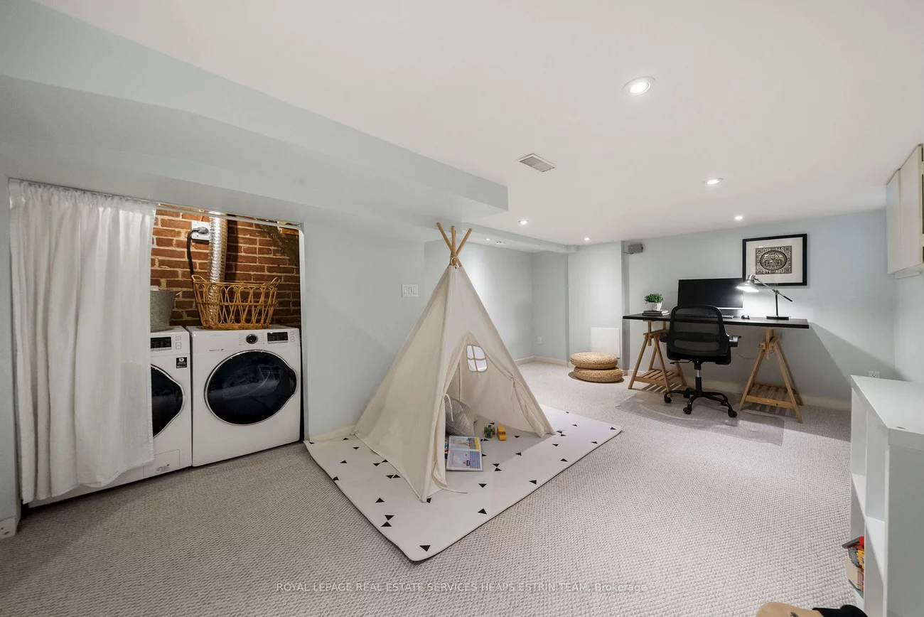 16, Louvain, South Riverdale, Toronto