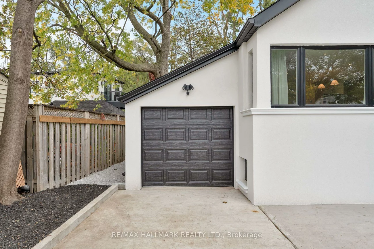 1075, Greenwood, Danforth Village-East York, Toronto