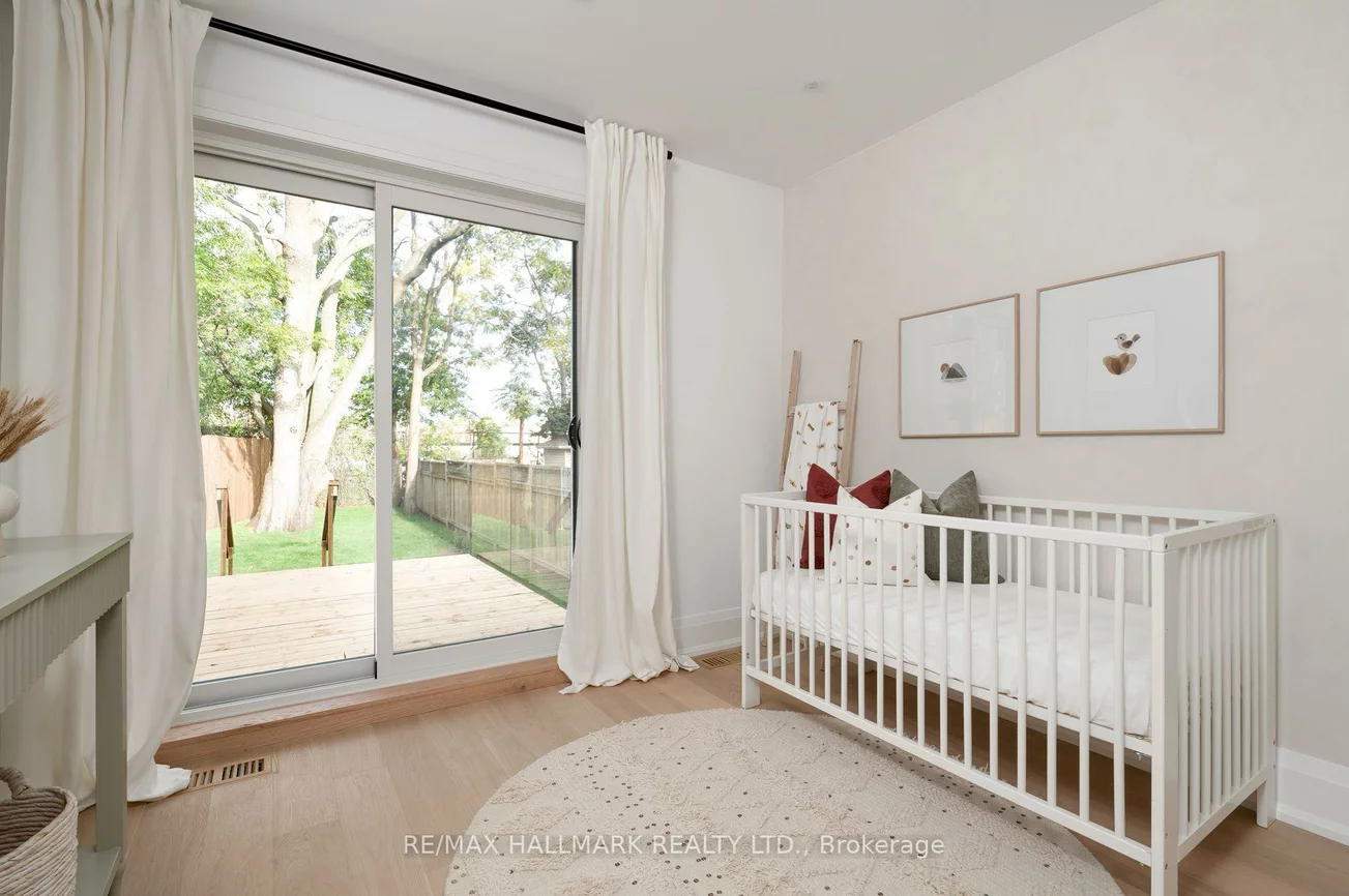 1075, Greenwood, Danforth Village-East York, Toronto