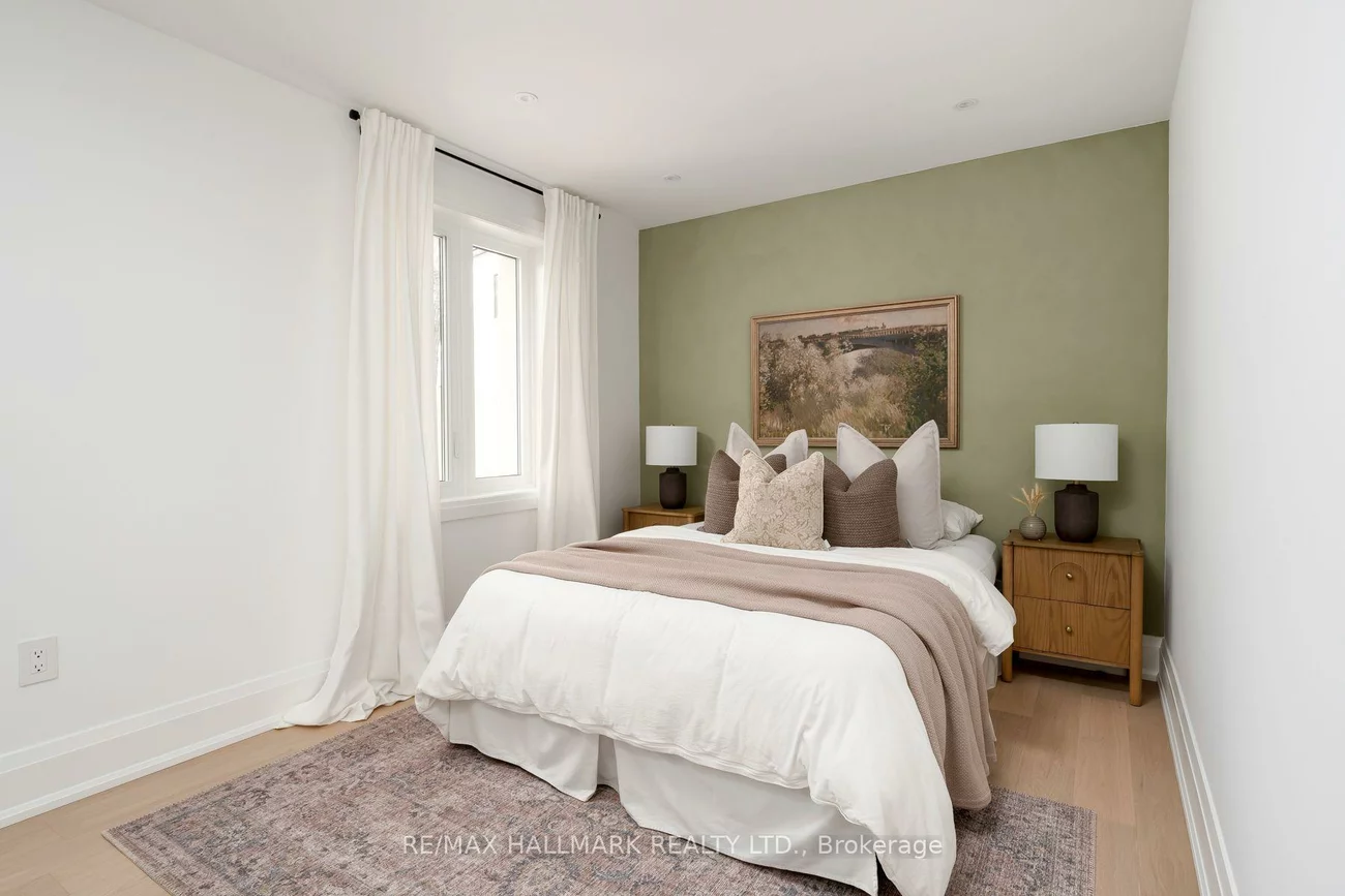 1075, Greenwood, Danforth Village-East York, Toronto