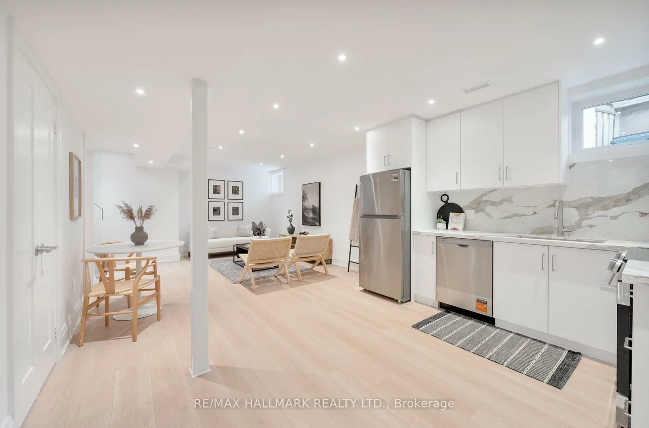 1075, Greenwood, Danforth Village-East York, Toronto