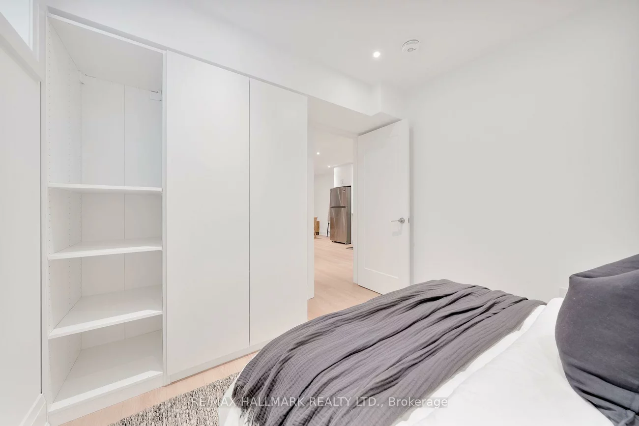 1075, Greenwood, Danforth Village-East York, Toronto