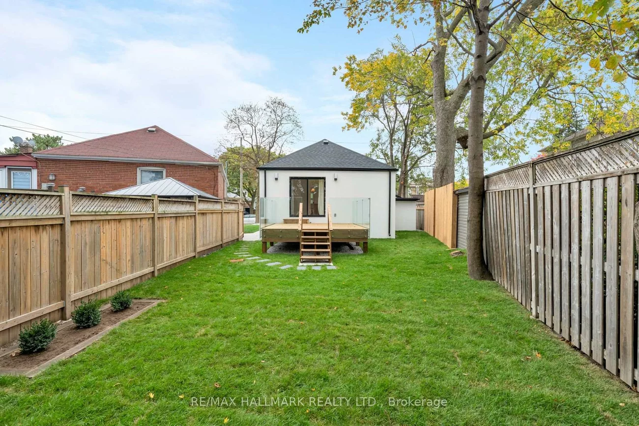 1075, Greenwood, Danforth Village-East York, Toronto