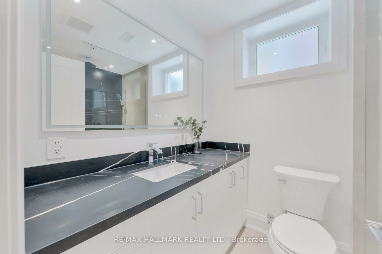 1075, Greenwood, Danforth Village-East York, Toronto