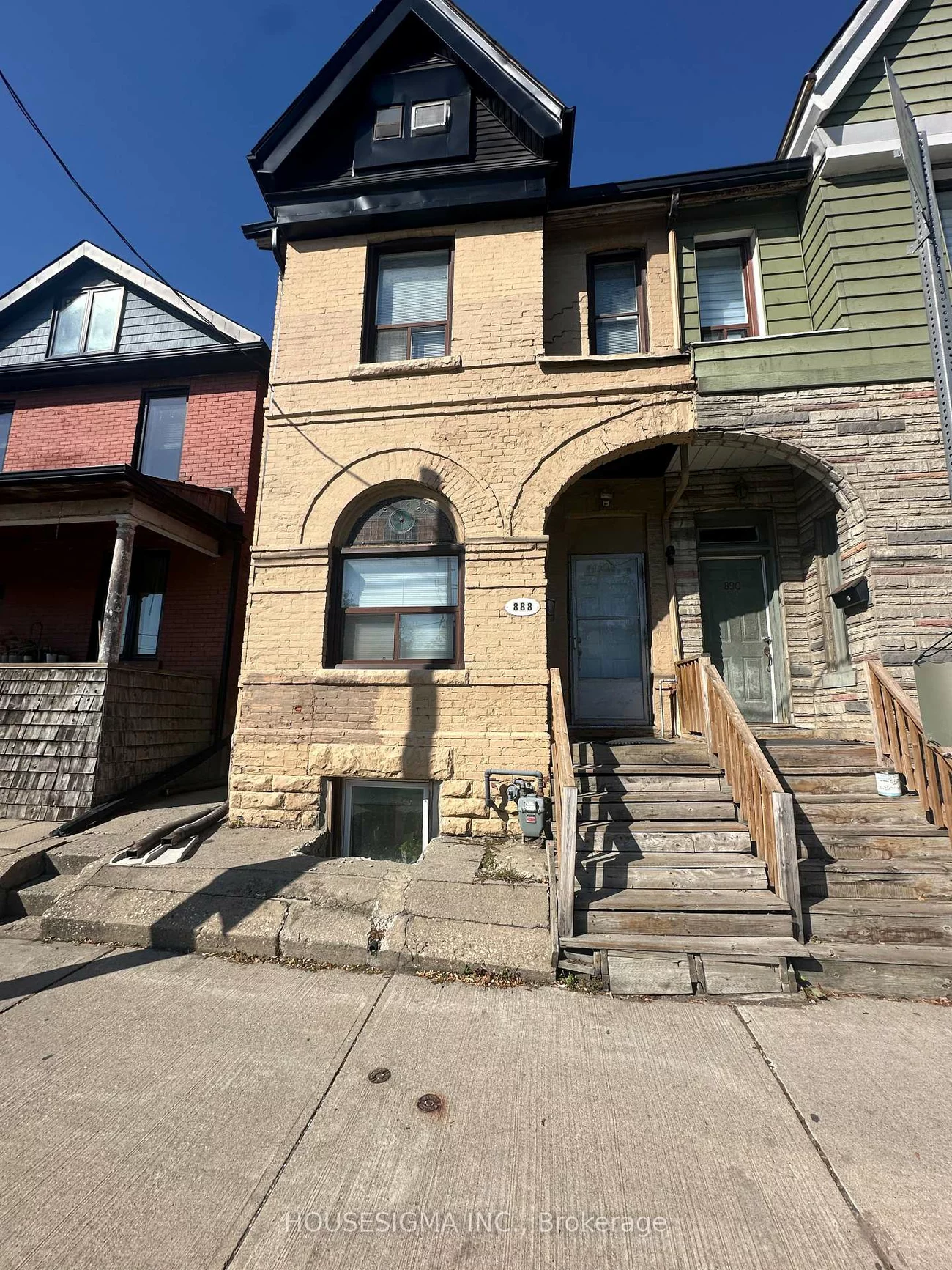 888, Dundas, South Riverdale, Toronto