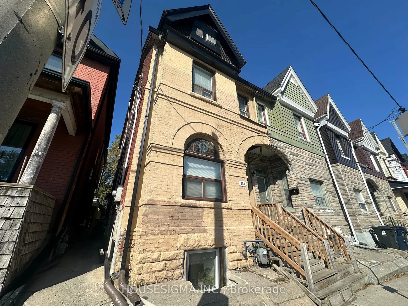 888, Dundas, South Riverdale, Toronto