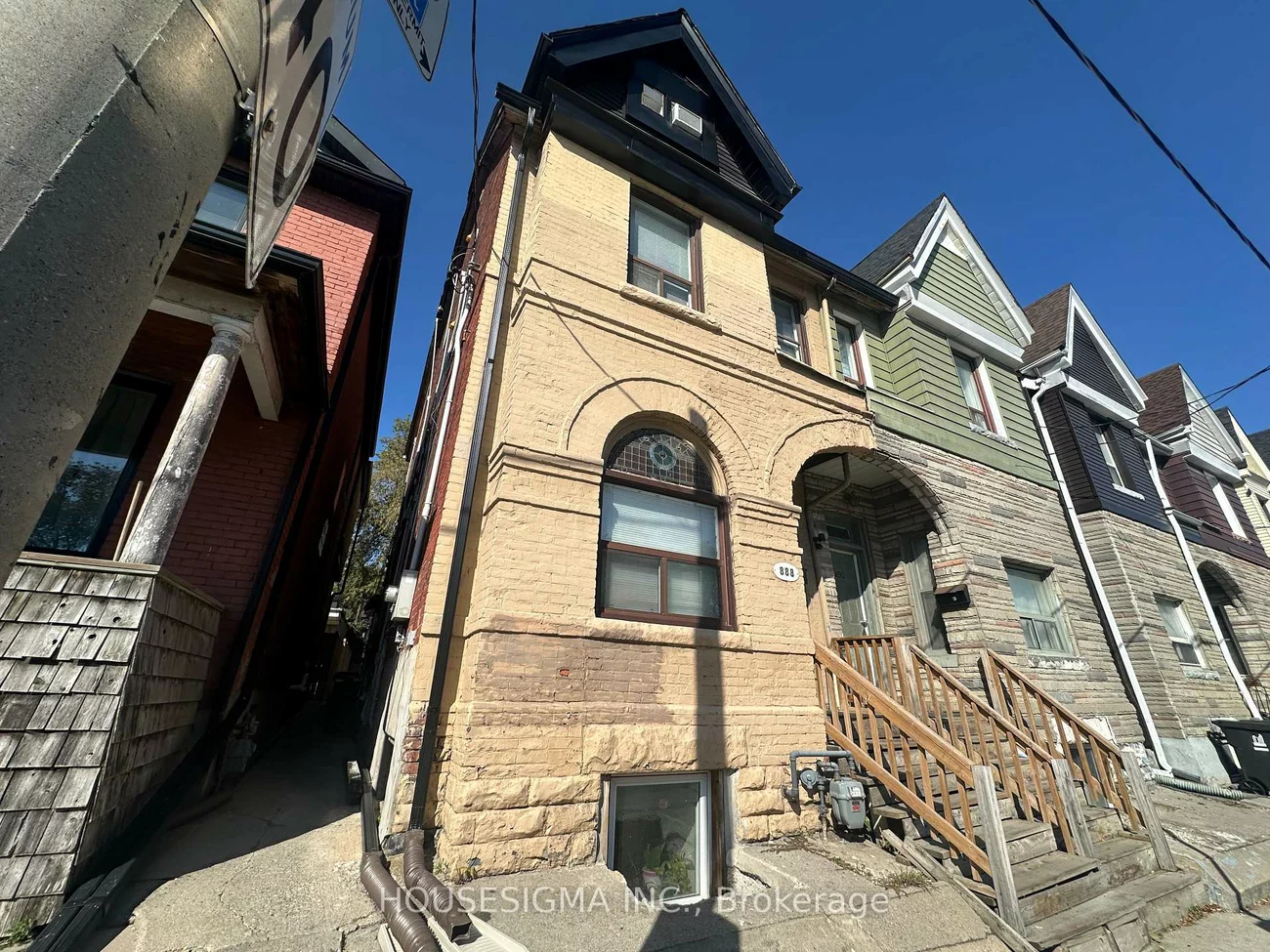888, Dundas, South Riverdale, Toronto