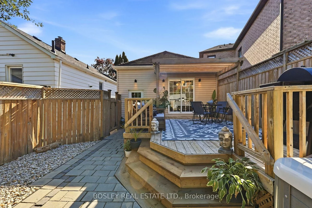 236, Virginia, Woodbine-Lumsden, Toronto