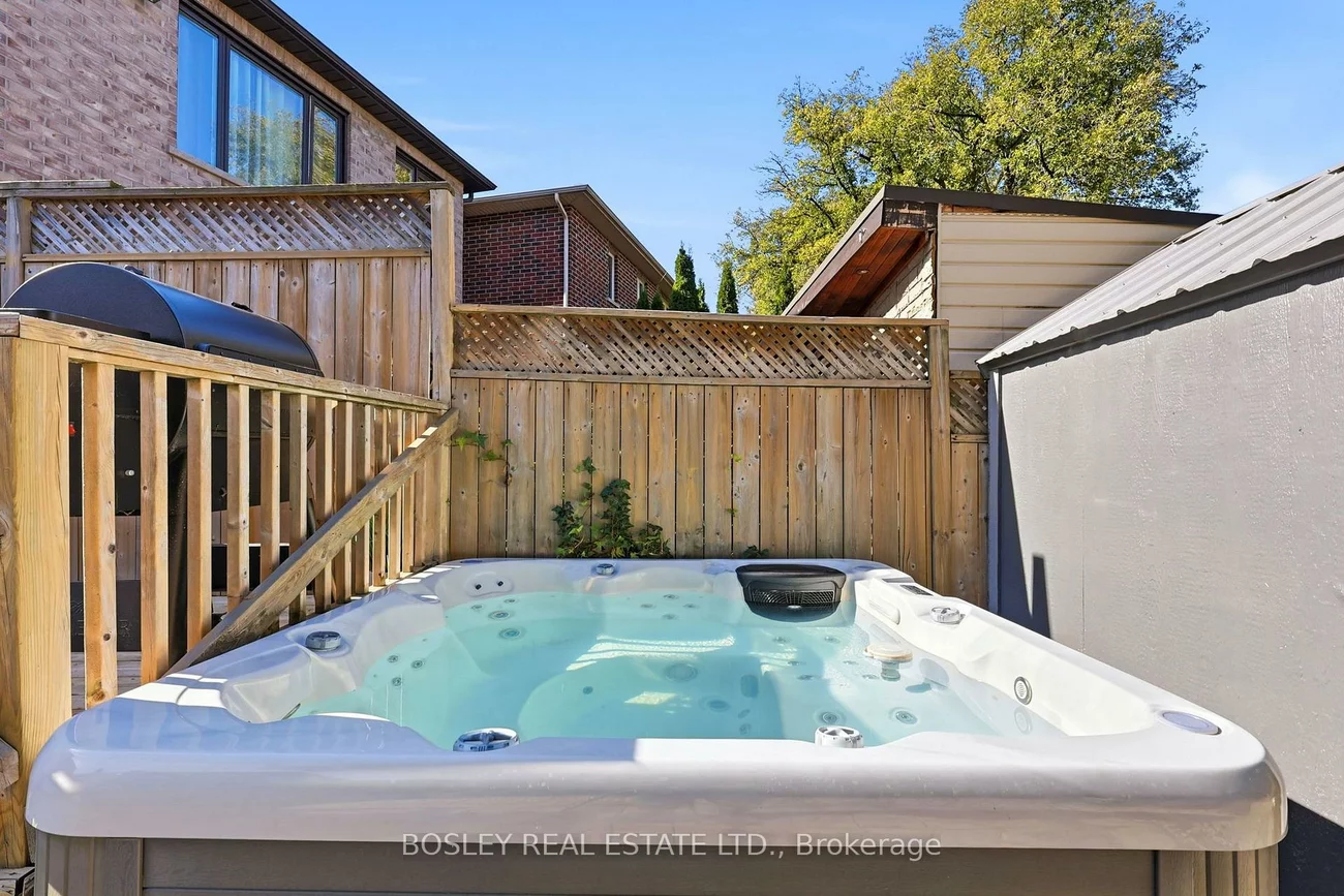 236, Virginia, Woodbine-Lumsden, Toronto