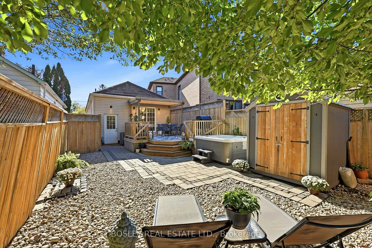 236, Virginia, Woodbine-Lumsden, Toronto