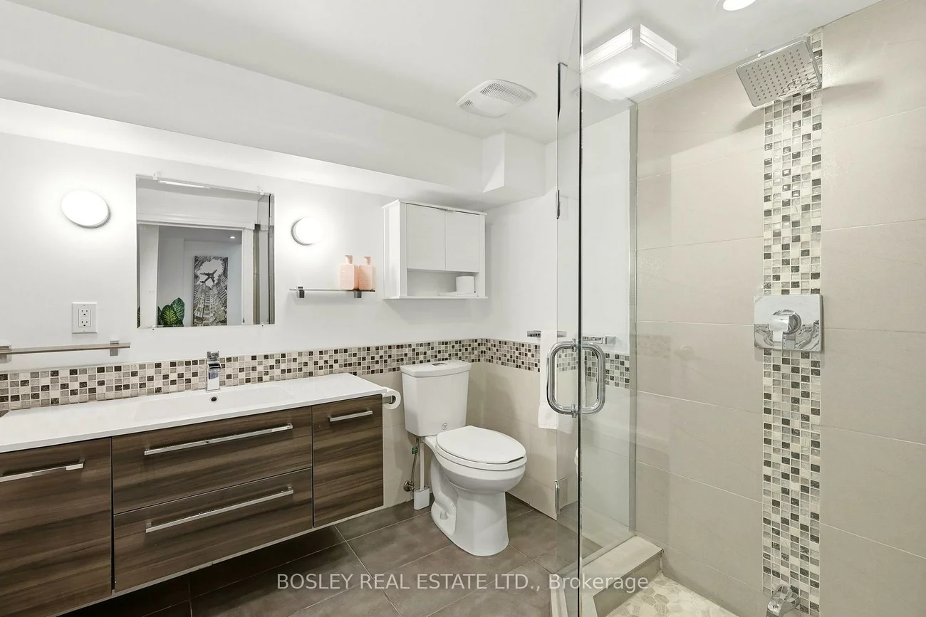 236, Virginia, Woodbine-Lumsden, Toronto