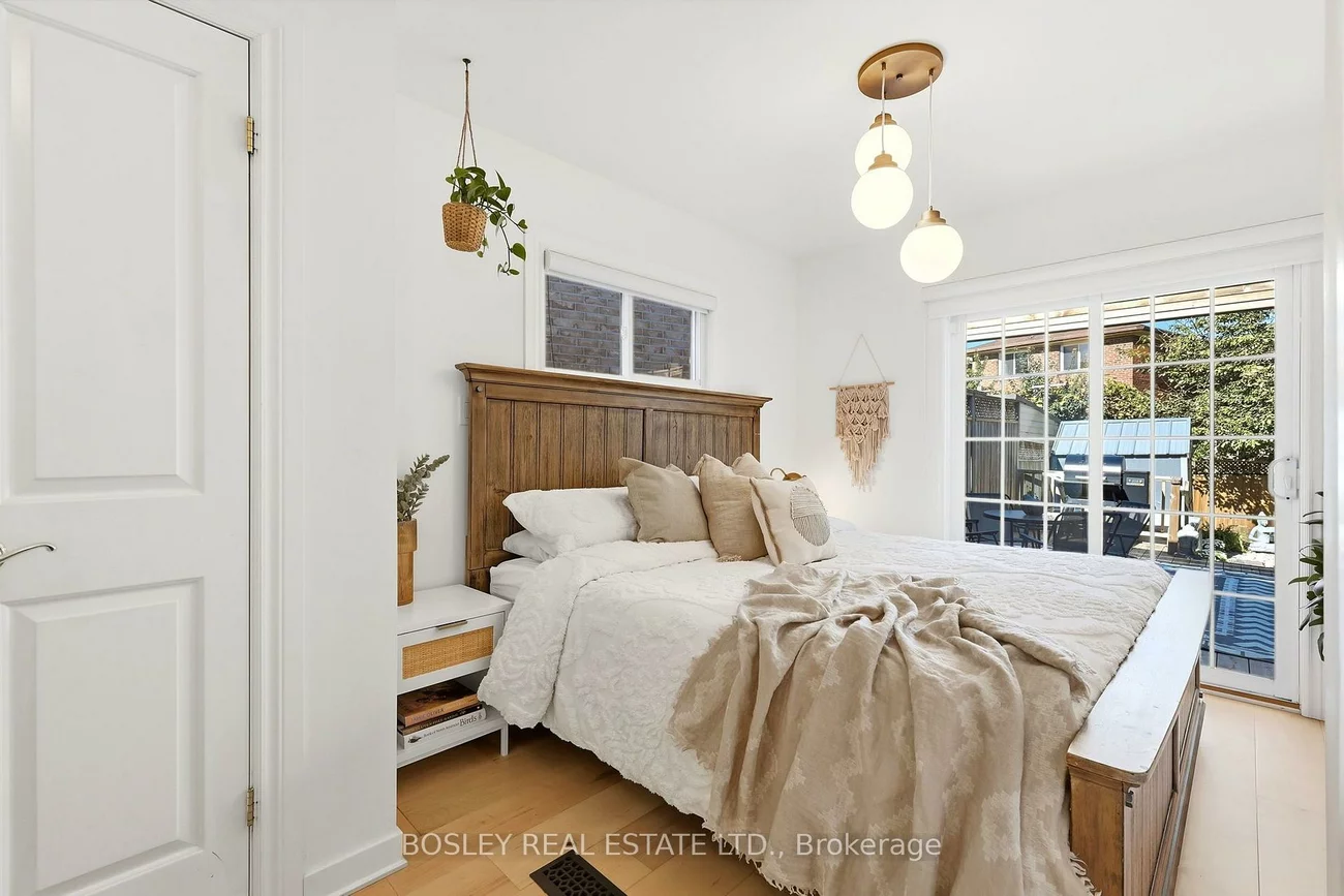 236, Virginia, Woodbine-Lumsden, Toronto