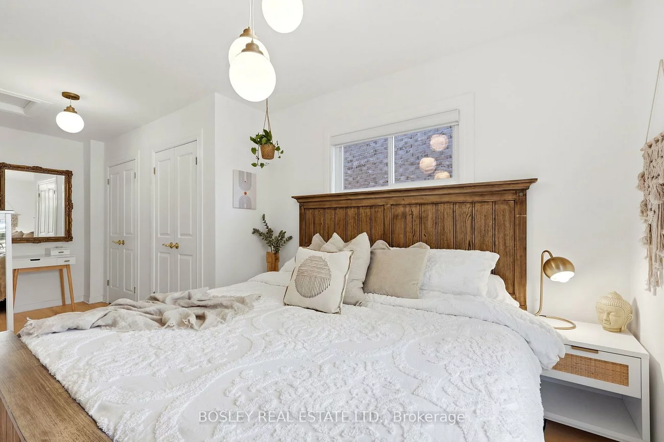 236, Virginia, Woodbine-Lumsden, Toronto