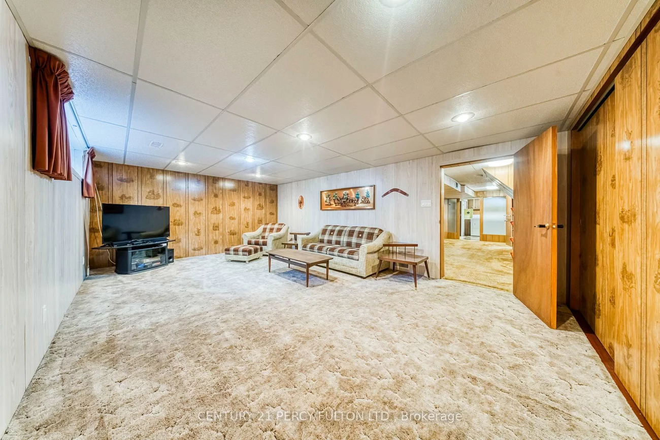 32, Bromton, Bendale, Toronto