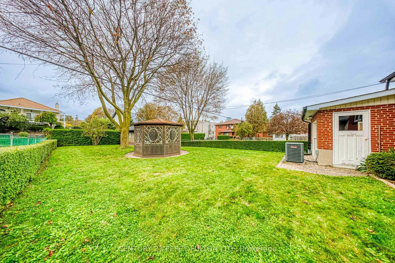 32, Bromton, Bendale, Toronto