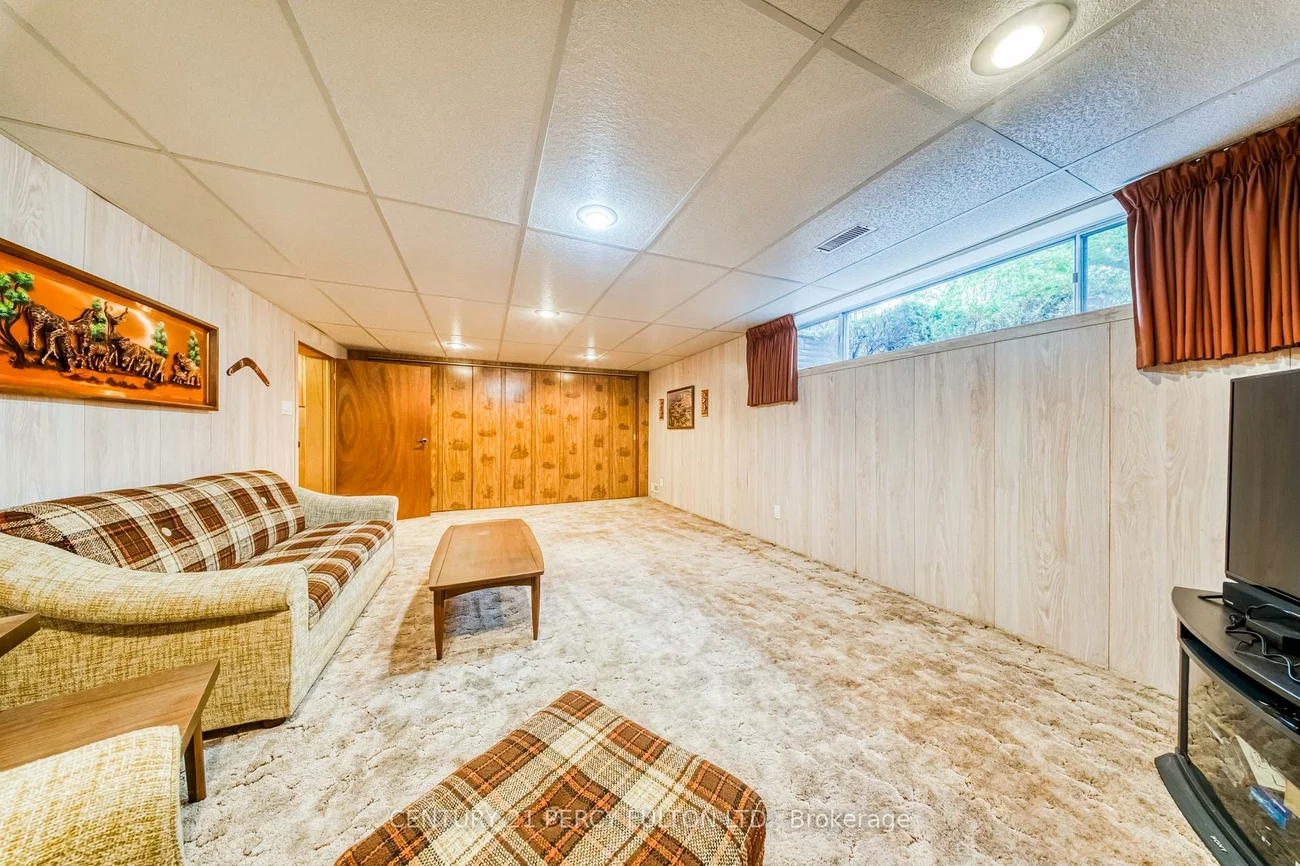 32, Bromton, Bendale, Toronto