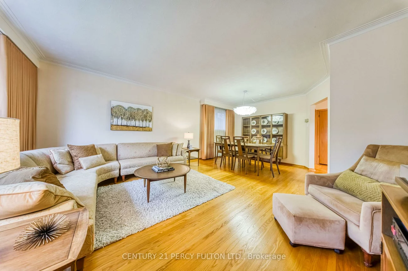 32, Bromton, Bendale, Toronto