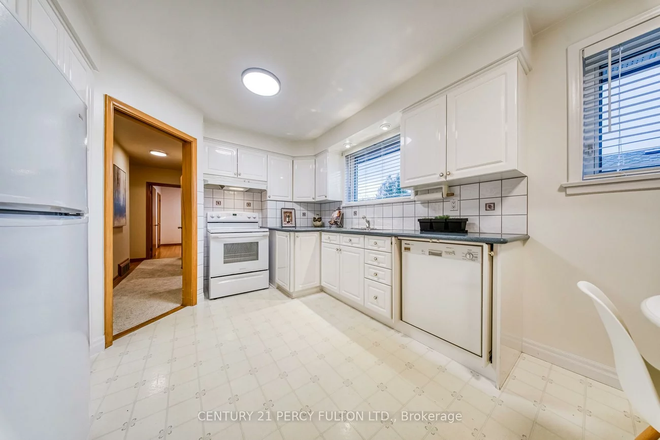 32, Bromton, Bendale, Toronto