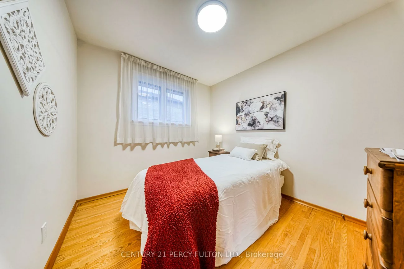 32, Bromton, Bendale, Toronto