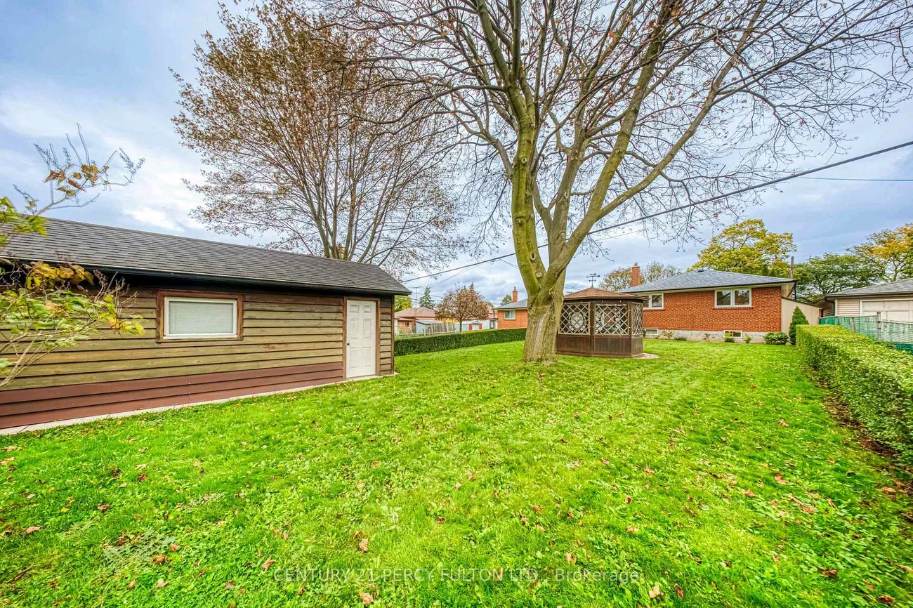 32, Bromton, Bendale, Toronto