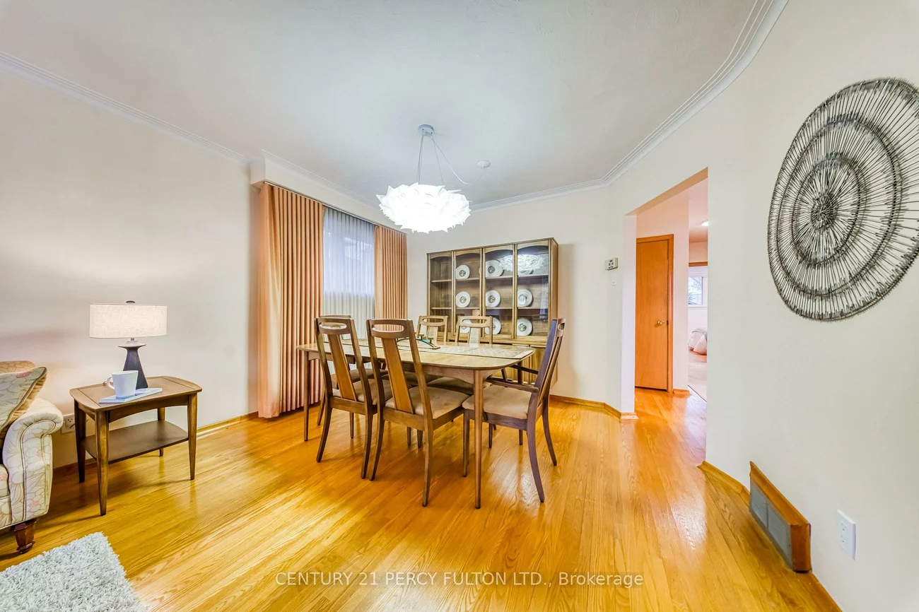 32, Bromton, Bendale, Toronto