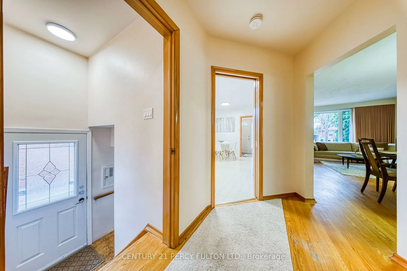 32, Bromton, Bendale, Toronto