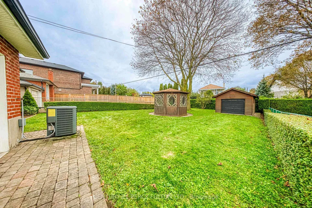 32, Bromton, Bendale, Toronto