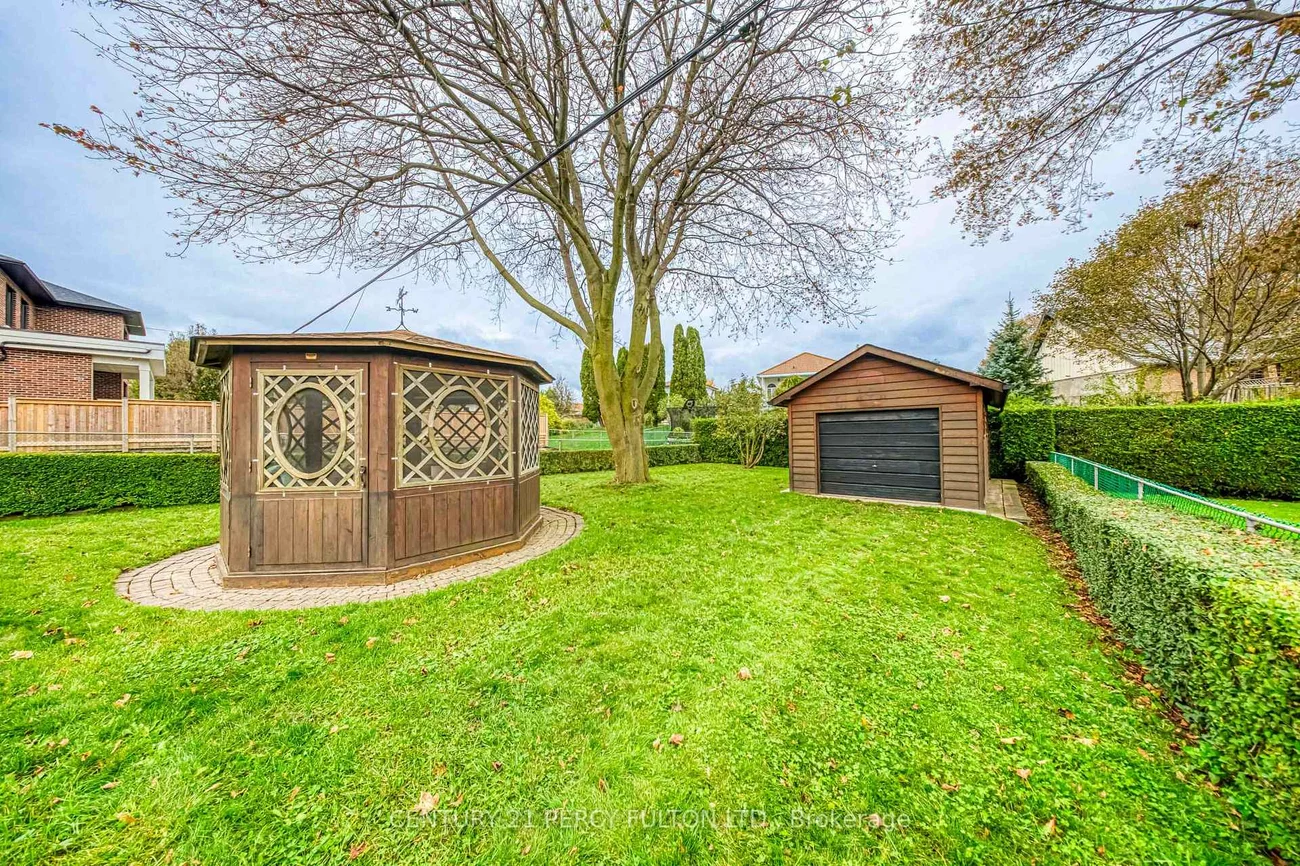32, Bromton, Bendale, Toronto