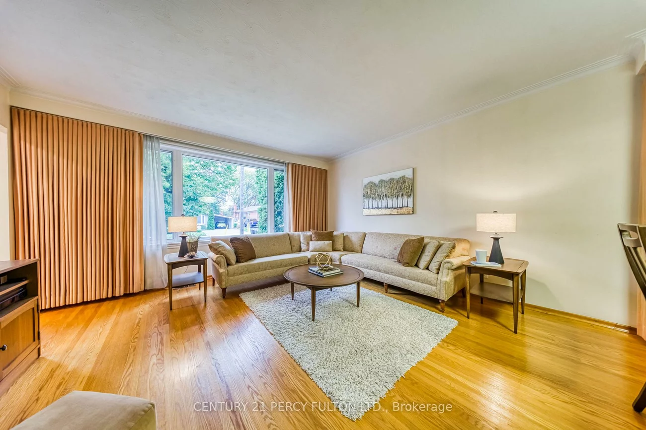 32, Bromton, Bendale, Toronto