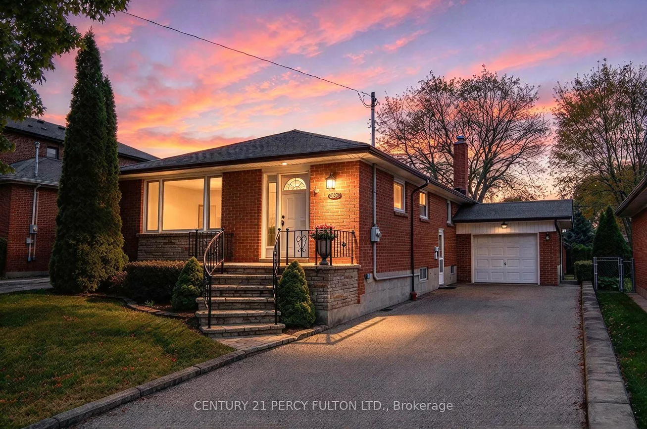 32, Bromton, Bendale, Toronto