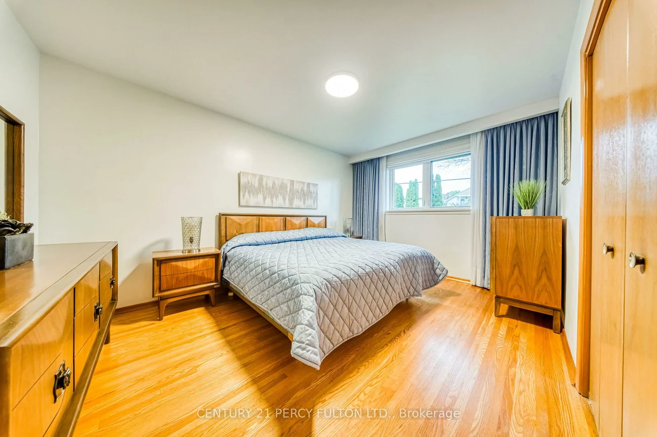 32, Bromton, Bendale, Toronto