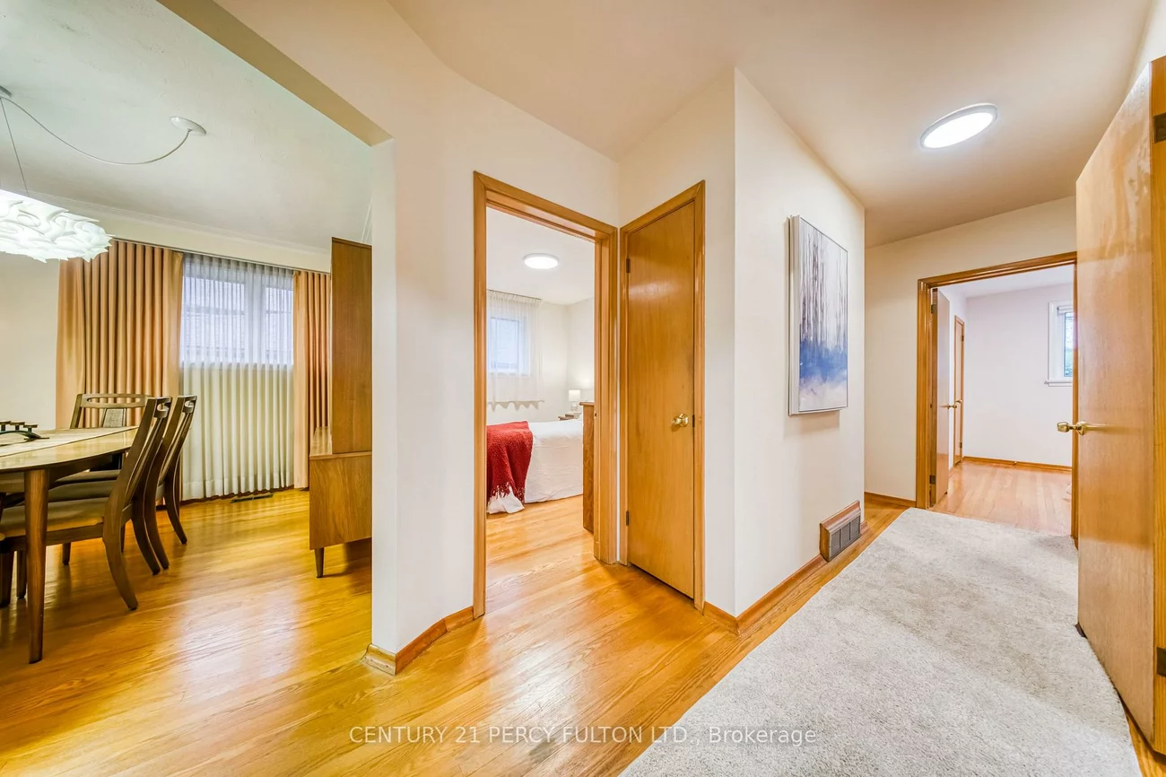 32, Bromton, Bendale, Toronto