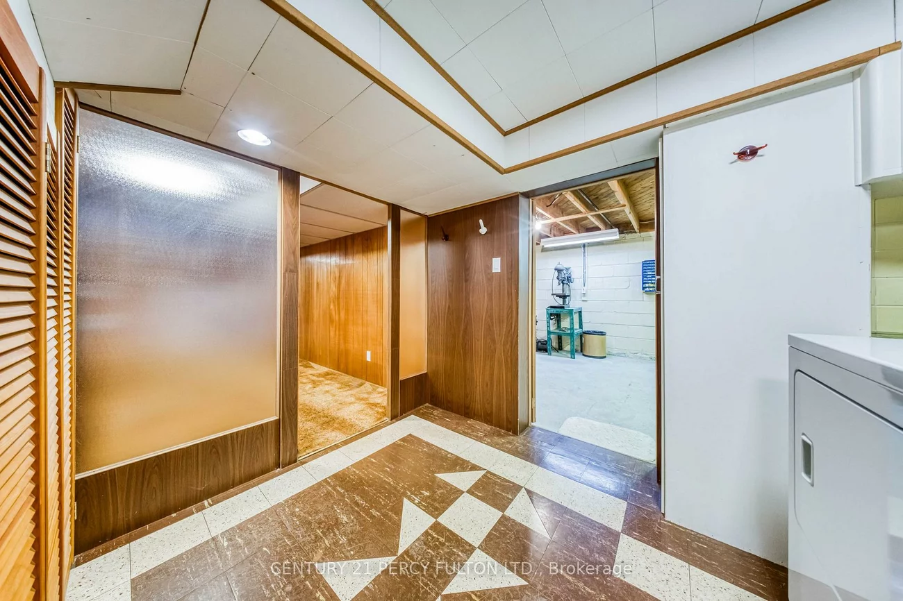 32, Bromton, Bendale, Toronto