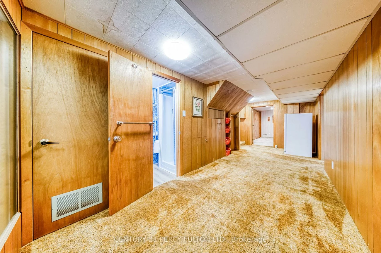 32, Bromton, Bendale, Toronto