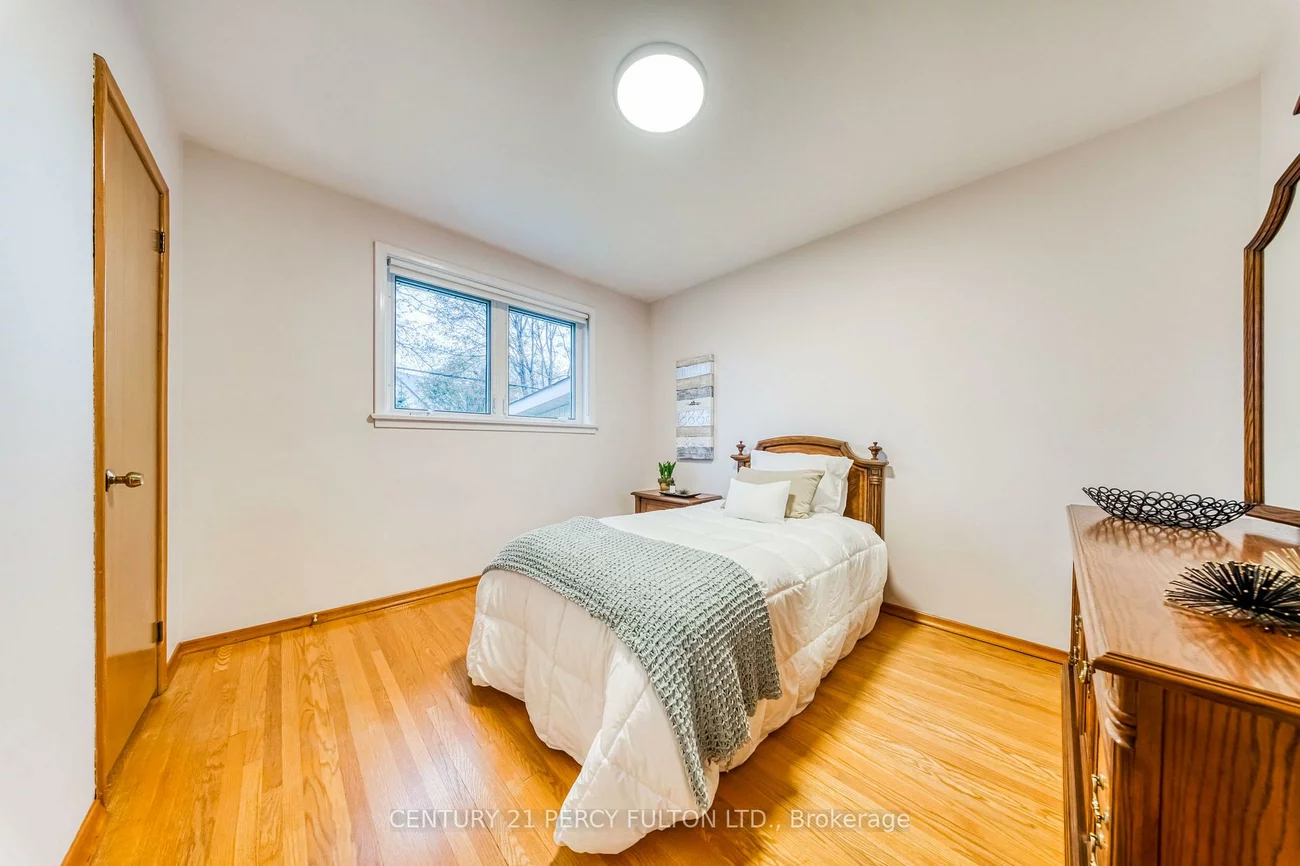 32, Bromton, Bendale, Toronto