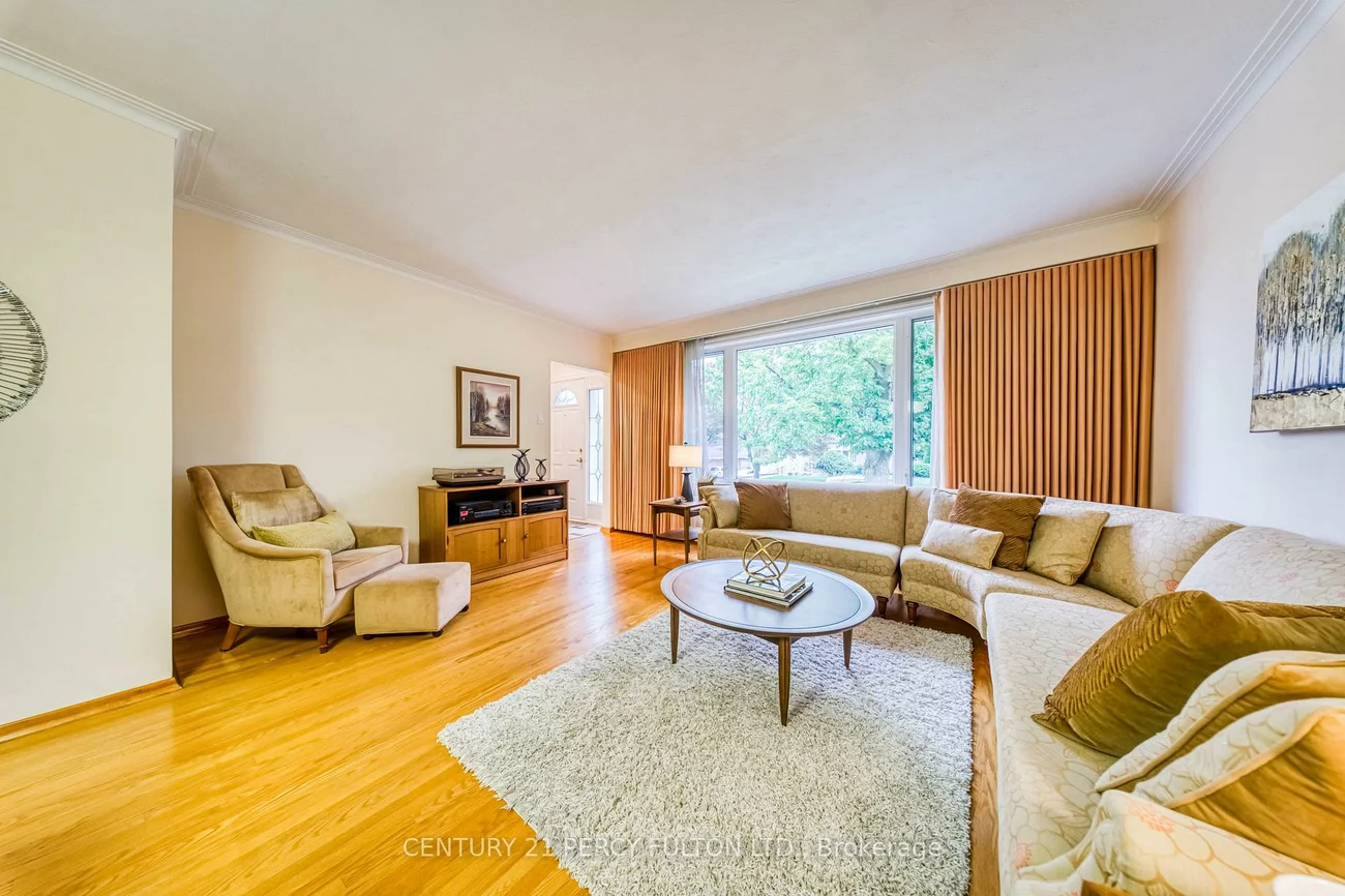 32, Bromton, Bendale, Toronto