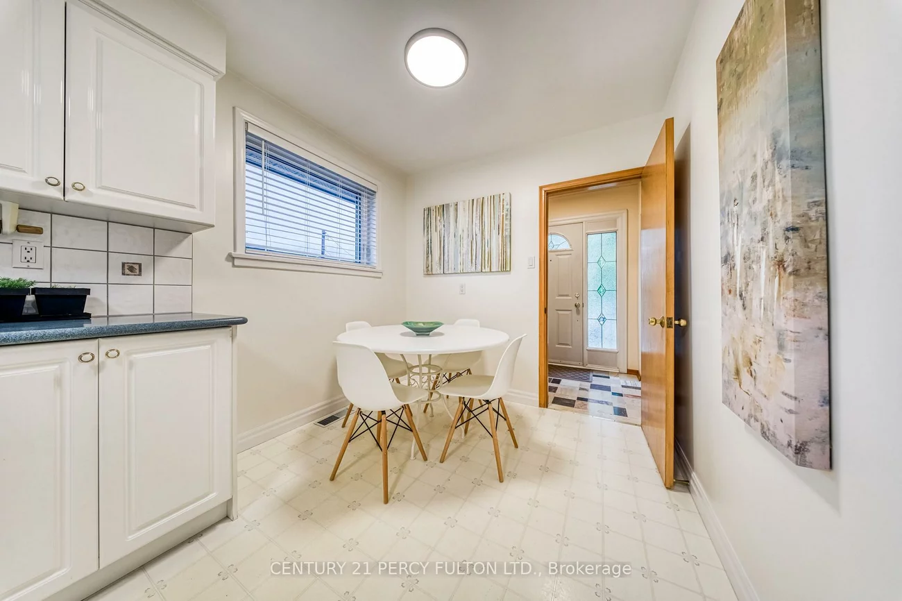 32, Bromton, Bendale, Toronto