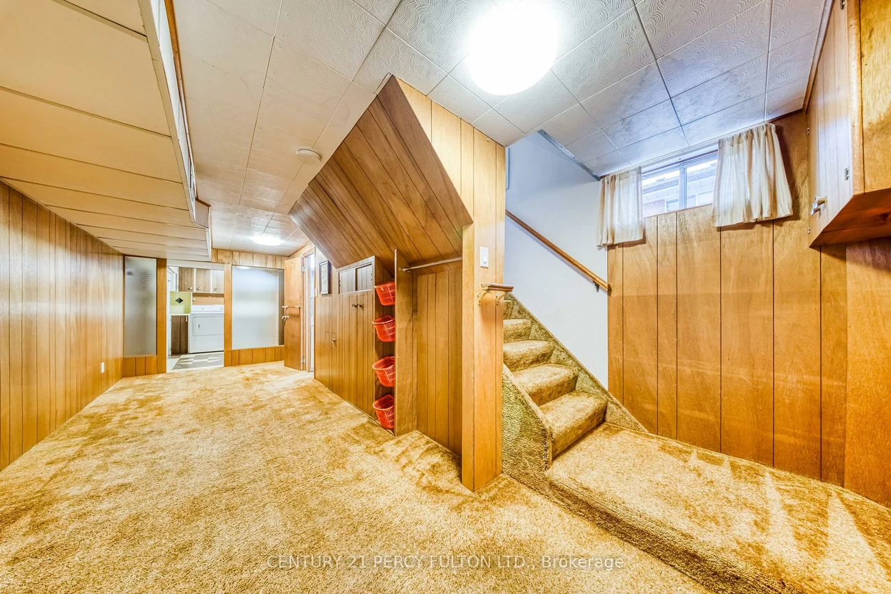 32, Bromton, Bendale, Toronto