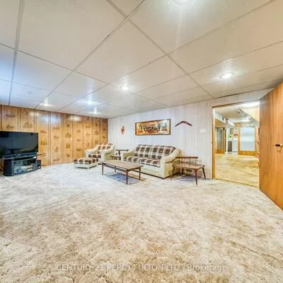 32, Bromton, Bendale, Toronto